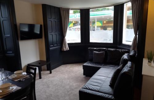 Ambleside House | Entire holiday home with FREE parking & fast WIFI