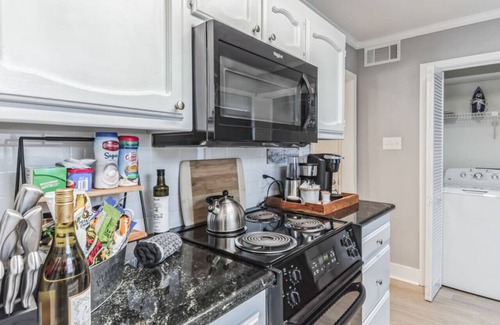 Baton Rouge Condo | Entire home 2 bedroom 2 en-suites. Keurig, snacks. Near Mall of LA, LSU & Downt.