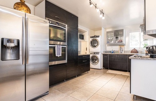 Circle Area House | Entire Home 3B 2Ba
