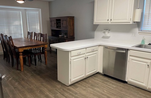 Edmond House | Entire Home, 4-Beds, Close to Shopping