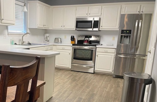 Edmond House | Entire Home, 4-Beds, Close to Shopping