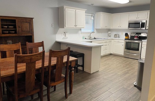 Edmond House | Entire Home, 4-Beds, Close to Shopping