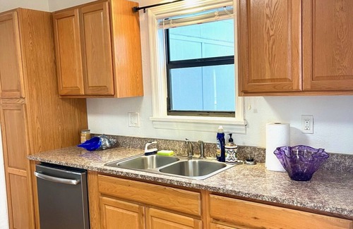 United Central House | Entire home centrally located!Close to downtown St Pete,Gulfport,beach and more