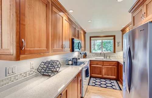 Greenburg House | Entire home: Charming Home with Beautiful Yard