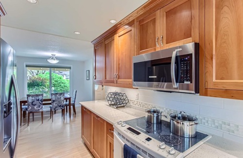 Greenburg House | Entire home: Charming Home with Beautiful Yard