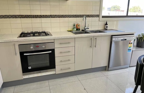 Broadmeadows House | Entire Home Close to Airport