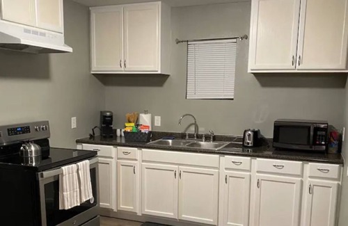Northwest Pensacola Cabin | Entire Home - Dawn Villa Sleeps 6 Low Price!