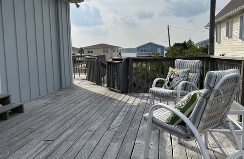 Topsail Beach House | Entire Home! Easy Walk to Beach & Gorgeous Sound View