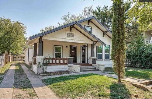 Oak Cliff House | Entire Home hosted by Mesonn