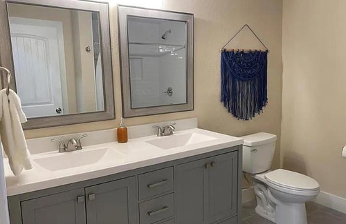 Oak Cliff House | Entire Home hosted by Mesonn