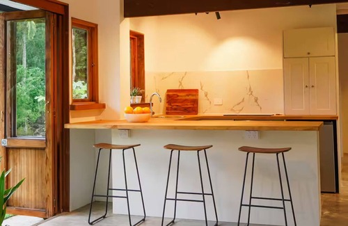 Mission Beach House | Entire home in Mission Beach, Australian3 guests/1 bedroom/2 beds/1 bath