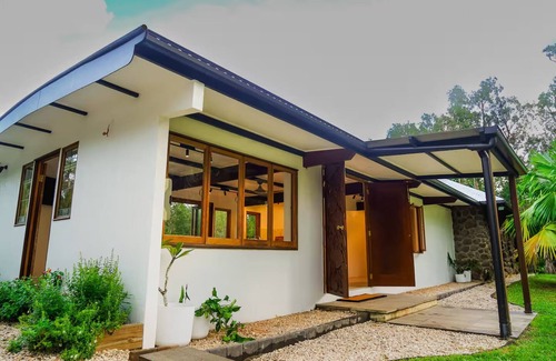 Mission Beach House | Entire home in Mission Beach, Australian3 guests/1 bedroom/2 beds/1 bath