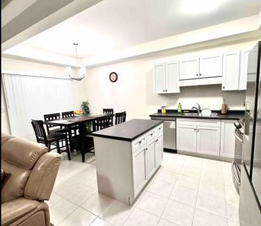 Niagara Falls House | Entire Home In Niagara Falls, Canada