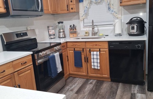 West Lealman House | Entire Home in St. Petersburg, FL - 3 Bedroom 1 Bath - 2 Patios - Free Parking