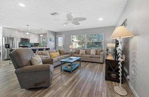 Flagler Beach House | Entire Home-Pet Friendly-Large Fenced Yard-Sleeps 14