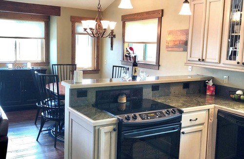 Oak Creek House | Entire Home/Picturesque Mtn Getaway