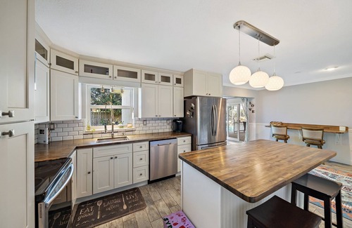 Hobe Sound House | Entire Home ~ Pool ~ 1 Mile From Beach