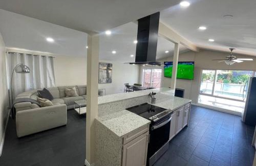 Serra Mesa House | Entire home, Pool, Free Parking, WiFi, Pets are allowed