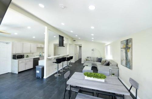 Serra Mesa House | Entire home, Pool, Free Parking, WiFi, Pets are allowed