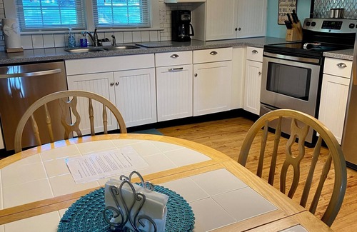 Lynchburg House | Entire home, quiet pastoral setting, 2 miles from Liberty University Campus