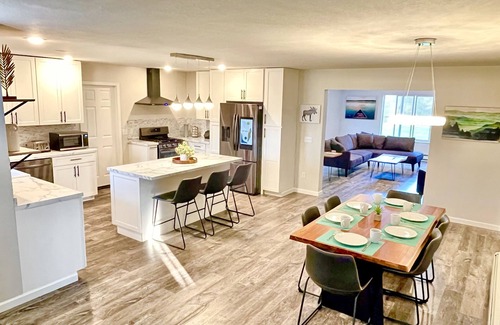 Soldotna House | Entire home remodeled & 1 mile to Kenai River & 1/2 block to Peninsula Hospital