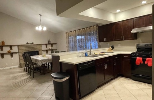 Chinatown House | Entire House 30+days 4 Bedrooms Central Located