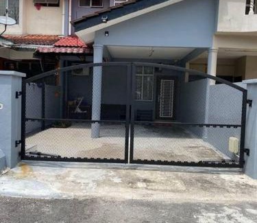 Seremban House | Entire House . 4 beds . EE Summer Guest House
