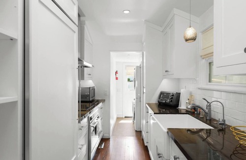 Laguna Beach House | Entire House! Best Laguna Location Parking, Beach, Food, Surf + AC
