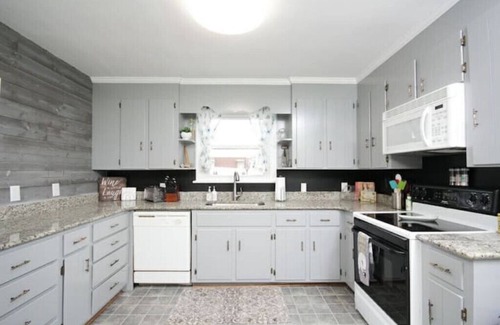 Lynchburg House | Entire house in quiet area, close to everything!