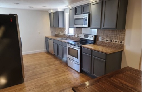 Fayetteville House | Entire House on 2nd Ave