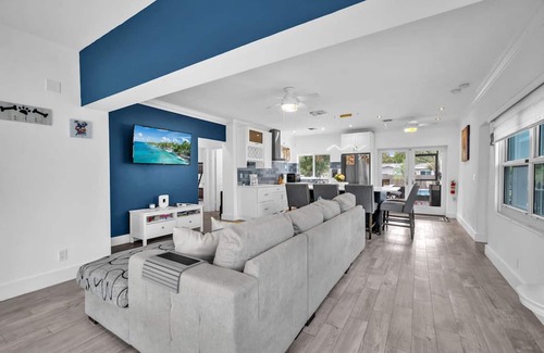 Melaleuca Gardens House | Entire House - Paradise in Dania Beach