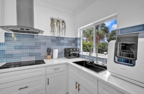 Melaleuca Gardens House | Entire House - Paradise in Dania Beach