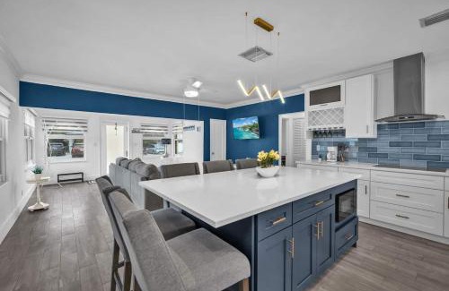 Melaleuca Gardens House | Entire House - Paradise in Dania Beach