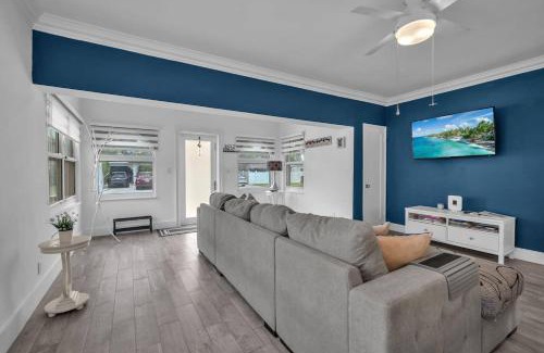 Melaleuca Gardens House | Entire House - Paradise in Dania Beach