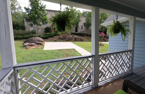 Athens House | Entire House, Remodeled, New Furniture, Near Downtown, Campus, & Mamas Boy!