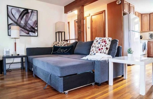 Nashua House | Entire House, Sleep 11, Garage, Fully Fenced Backyard