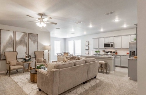 Lubbock House | Entire House~ Spacious~ Prime Location~ Backyard