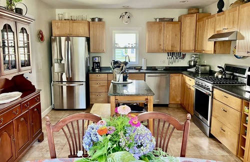 Ocean Park House | Entire house minutes to beach, in quiet neighborhood.