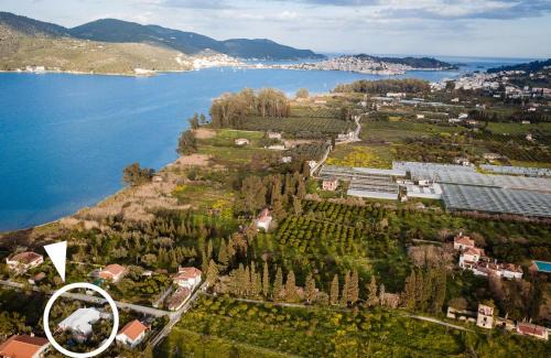 Galatas House | Entire house with garden, 70m from the beach.