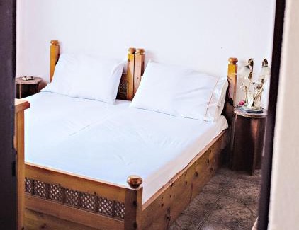 Galatas House | Entire house with garden, 70m from the beach.