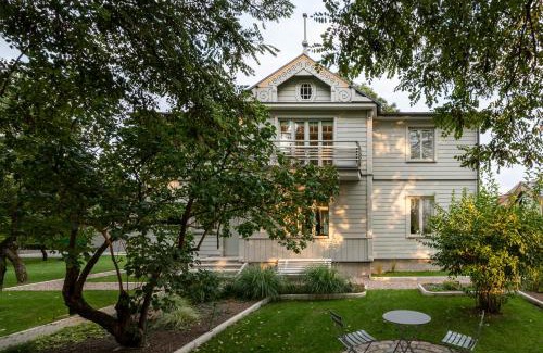 Kaunas Villa | Entire interwar Villa Grabyte by pine forest on the bank of the river- 8min by car from old town