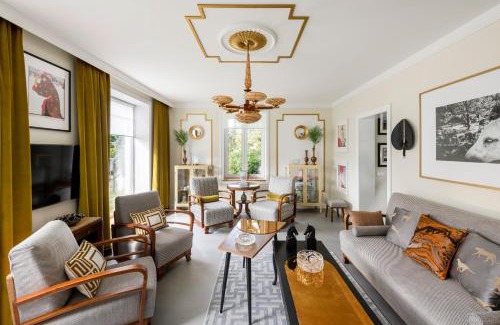 Kaunas Villa | Entire interwar Villa Grabyte by pine forest on the bank of the river- 8min by car from old town