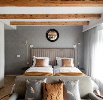 Kaunas Villa | Entire interwar Villa Grabyte by pine forest on the bank of the river- 8min by car from old town