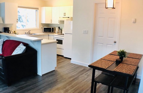 Harvie Heights Apartment | Entire Lovely Townhouse Mountain View!