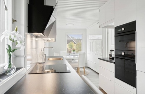 Norrkoping Villa | Entire Luruxy 3 Floor Villa