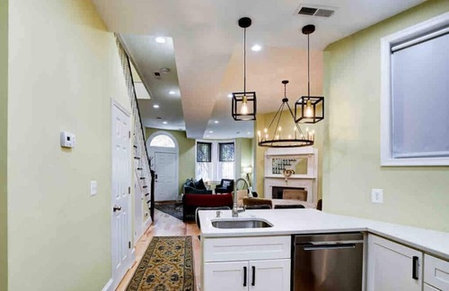 Truxton Circle House | Entire luxury,6Beds,3BR,Metro, No Parking