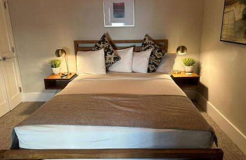 Newport House | Entire Modern 7 Unit 7 Bath Boutique Inn