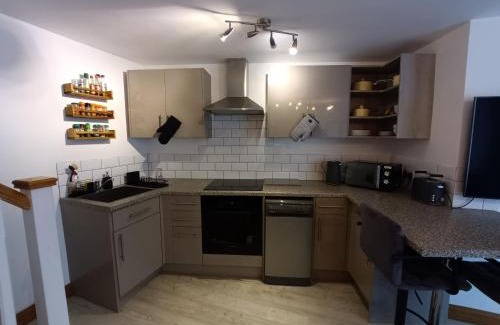 Alverstoke Apartment | Entire modern cottage close to beach - Pet friendly