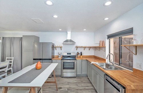 Yuma Corona Condo | Entire - Pristine & Modern Condo