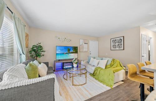 Mira Mesa House | Entire Private 2BR-1Bth King Bed, Pool, HotTub, 2 Parkings, Mira Mesa, Available Now